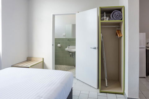 Nightcap At Emerald Star Hotel - Your Accommodation 13