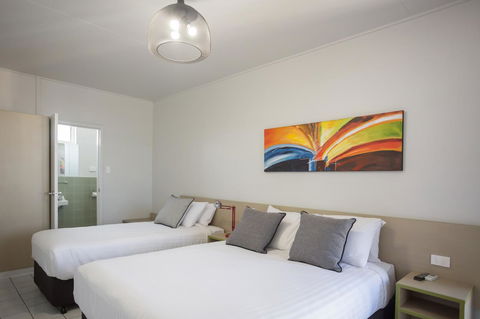 Nightcap At Emerald Star Hotel - Your Accommodation 43