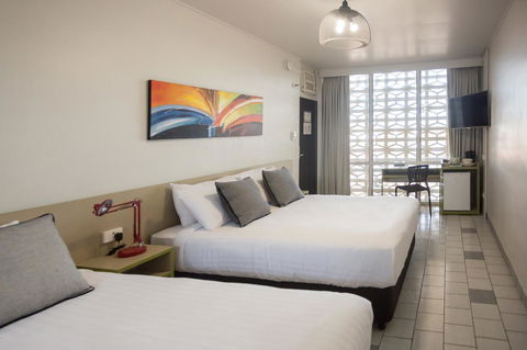 Nightcap At Emerald Star Hotel - Your Accommodation 42