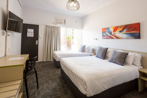 Nightcap At Emerald Star Hotel - Your Accommodation 10