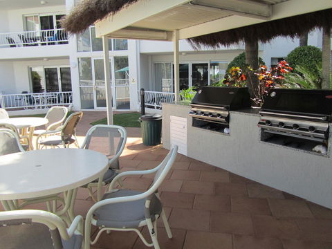 Le Beach Apartments - Your Accommodation 15