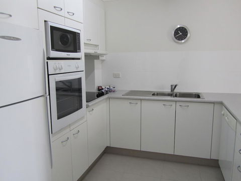 Le Beach Apartments - Your Accommodation 13