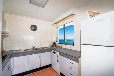 Seacrest Beachfront Apartments Surfers Paradise - Your Accommodation 7