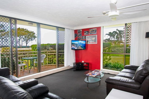 Seacrest Beachfront Apartments Surfers Paradise - Your Accommodation 9