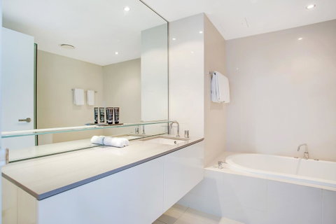Mantra Circle On Cavill - Your Accommodation 37