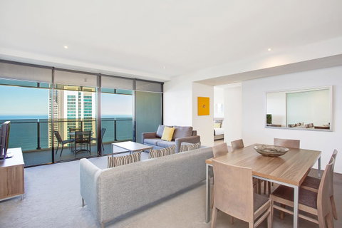 Mantra Circle On Cavill - Your Accommodation 14