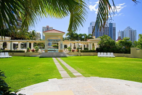 Towers Of Chevron - Private Apartment - Your Accommodation 16