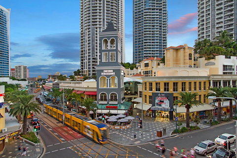 Towers Of Chevron - Private Apartment - Your Accommodation 19