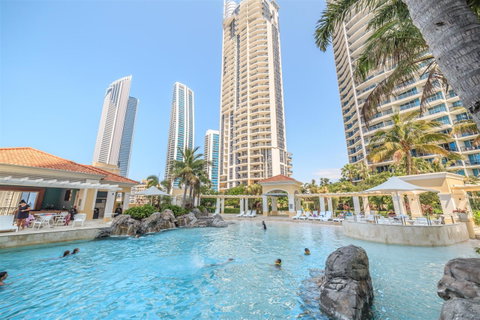 Towers Of Chevron - Private Apartment - Your Accommodation 0