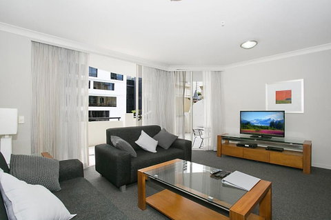 Towers Of Chevron - Private Apartment - Your Accommodation 2