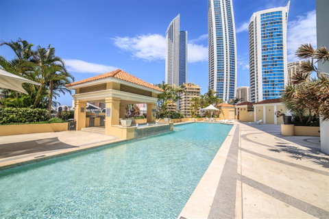 Towers Of Chevron - Private Apartment - Your Accommodation 12