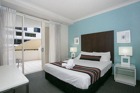 Towers Of Chevron - Private Apartment - Your Accommodation 1