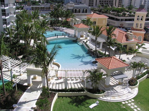 Towers Of Chevron - Private Apartment - Your Accommodation 8