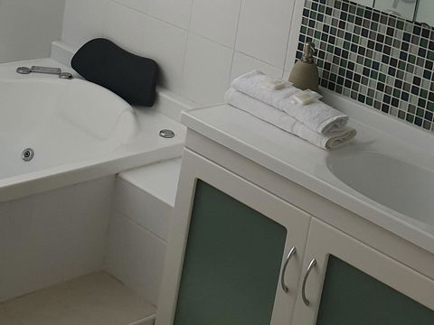 Oceania On Burleigh Beach - Your Accommodation 17