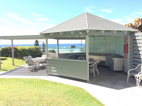 Surfers International Apartments - Your Accommodation 8