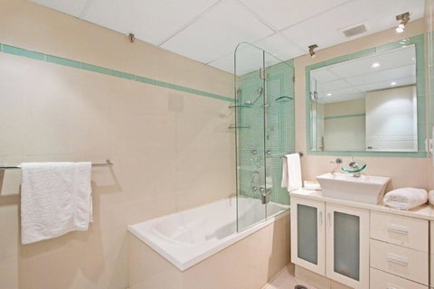 Surfers International Apartments - Your Accommodation 38