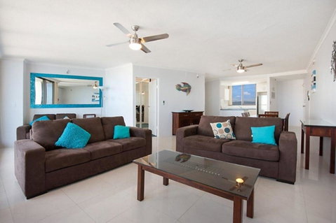 Surfers International Apartments - Your Accommodation 11