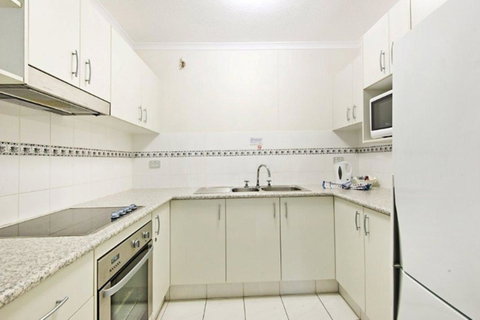 Surfers International Apartments - Your Accommodation 35