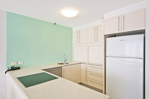 Surfers International Apartments - Your Accommodation 22