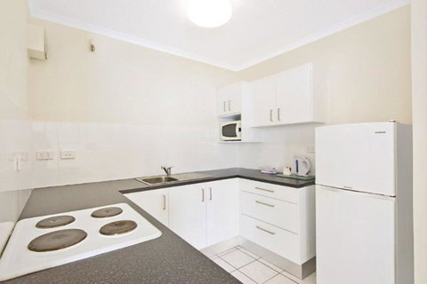 Surfers International Apartments - Your Accommodation 32