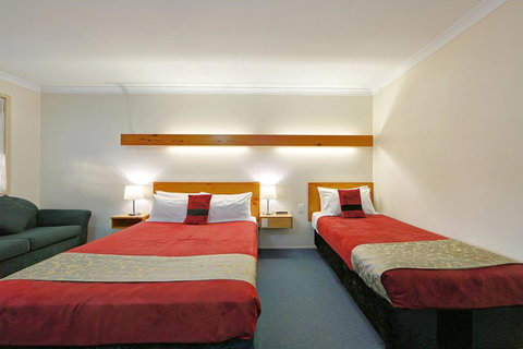 Smart Motels Bert Hinkler - Your Accommodation 9