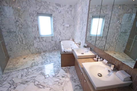 Oceans Mooloolaba - Your Accommodation 34
