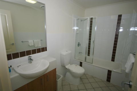 La Vida On Anzac - Your Accommodation 11