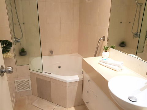 Gemini Court Holiday Apartments - Your Accommodation 41