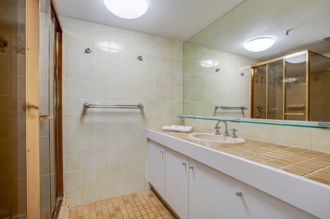 Gemini Court Holiday Apartments - Your Accommodation 8