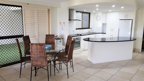 Gemini Court Holiday Apartments - Your Accommodation 17