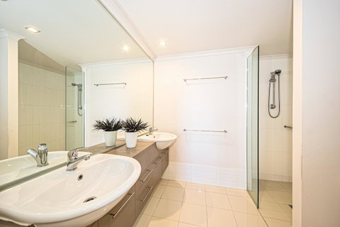 On The Bay Apartments - Your Accommodation 18