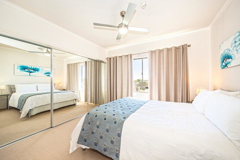 On The Bay Apartments - Your Accommodation 2