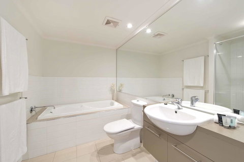 On The Bay Apartments - Your Accommodation 20