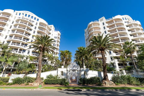 ULTIQA Burleigh Mediterranean Resort - Your Accommodation 13