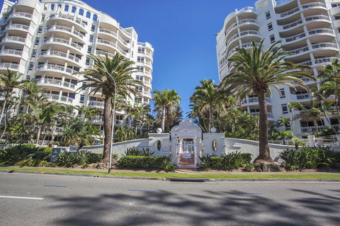 ULTIQA Burleigh Mediterranean Resort - Your Accommodation 19