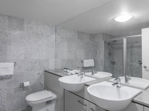 Oaks Brisbane Casino Tower Suites - Your Accommodation 5