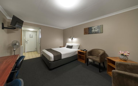 Cosmopolitan Motel & Serviced Apartments - Your Accommodation 5