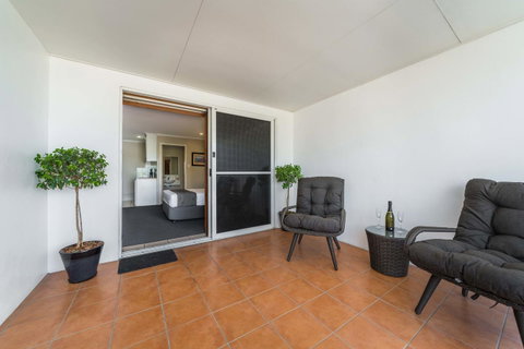 Cosmopolitan Motel & Serviced Apartments - Your Accommodation 18