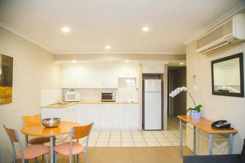 Cosmopolitan Motel & Serviced Apartments - Your Accommodation 19