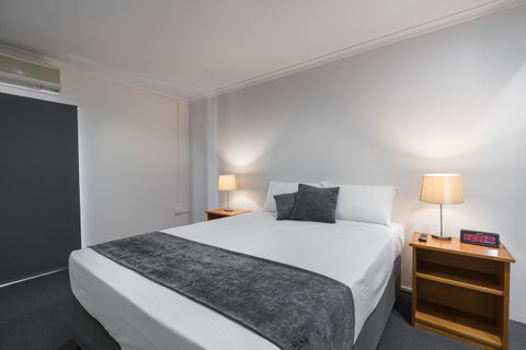 Cosmopolitan Motel & Serviced Apartments - Your Accommodation 3