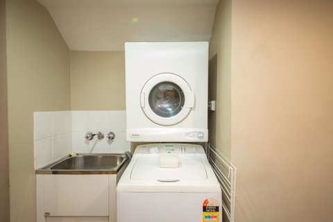 Cosmopolitan Motel & Serviced Apartments - Your Accommodation 23
