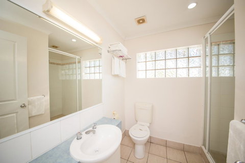 Cosmopolitan Motel & Serviced Apartments - Your Accommodation 20