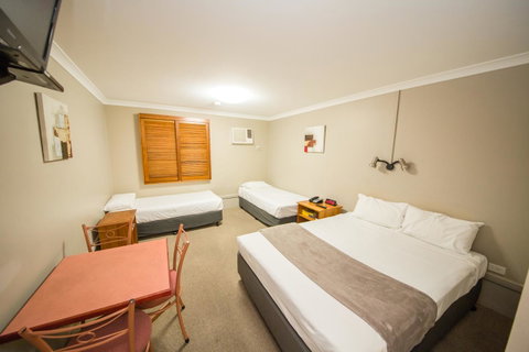 Cosmopolitan Motel & Serviced Apartments - Your Accommodation 7