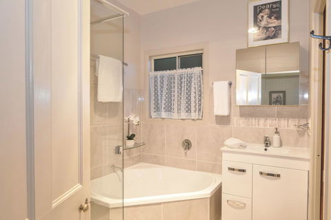 The Guesthouse Maleny - Your Accommodation 10