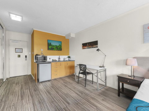 Central Brunswick Apartment Hotel - Your Accommodation 15