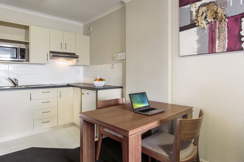 Central Brunswick Apartment Hotel - Your Accommodation 31