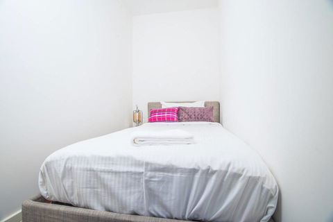 Wentworth Point 2Beds1Study2Bath Brand New APT - Your Accommodation 3