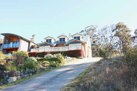 Whale Cove Circuit - Your Accommodation 0