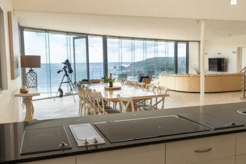 Whale View - Grand Luxurious Beachfront Home - Your Accommodation 1