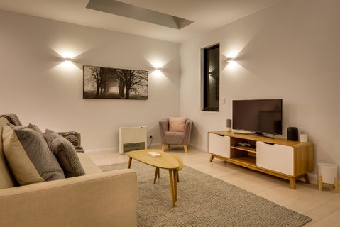 White Room Apartments - Your Accommodation 2